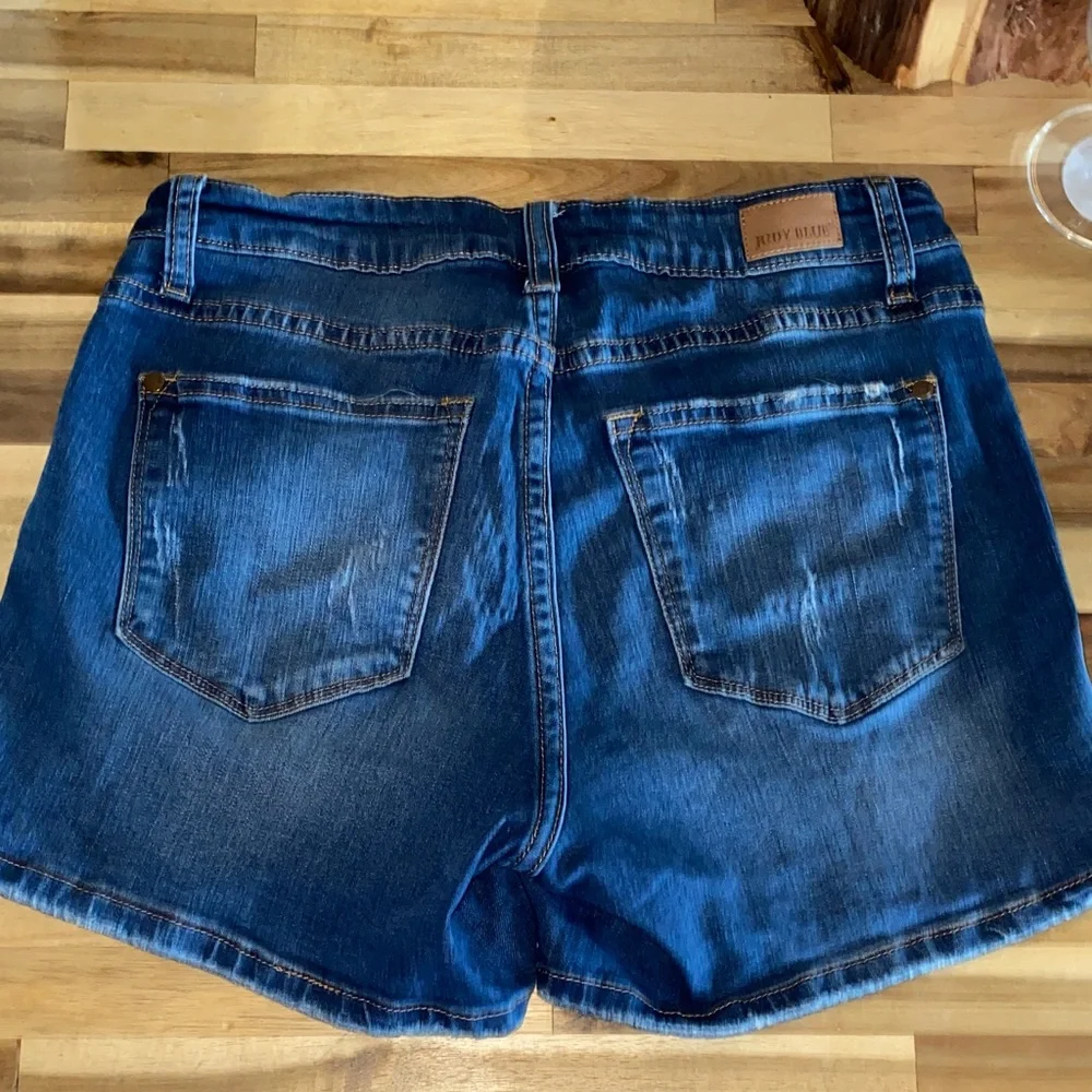 Judy Blue Dark Blue Distressed Denim Shorts with Leopard Details size Medium - Picture 3 of 7